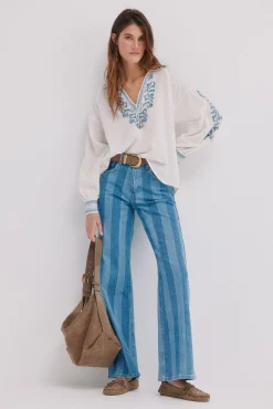 Carla. Blusa bordada