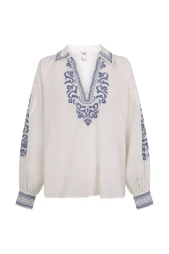 Carla. Blusa bordada