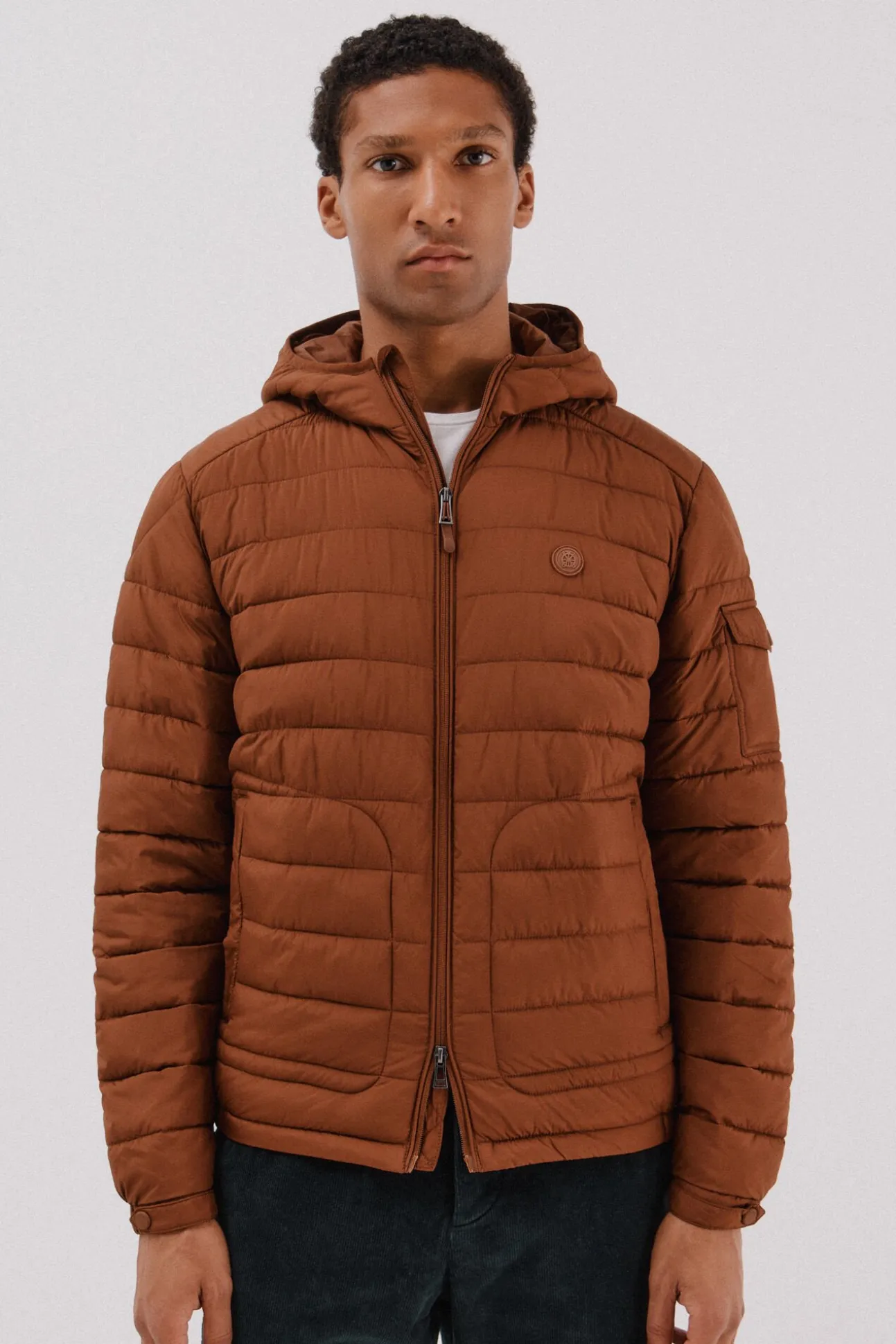 Cazadora acolchada ultralight con capucha