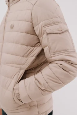 Cazadora acolchada ultralight con capucha