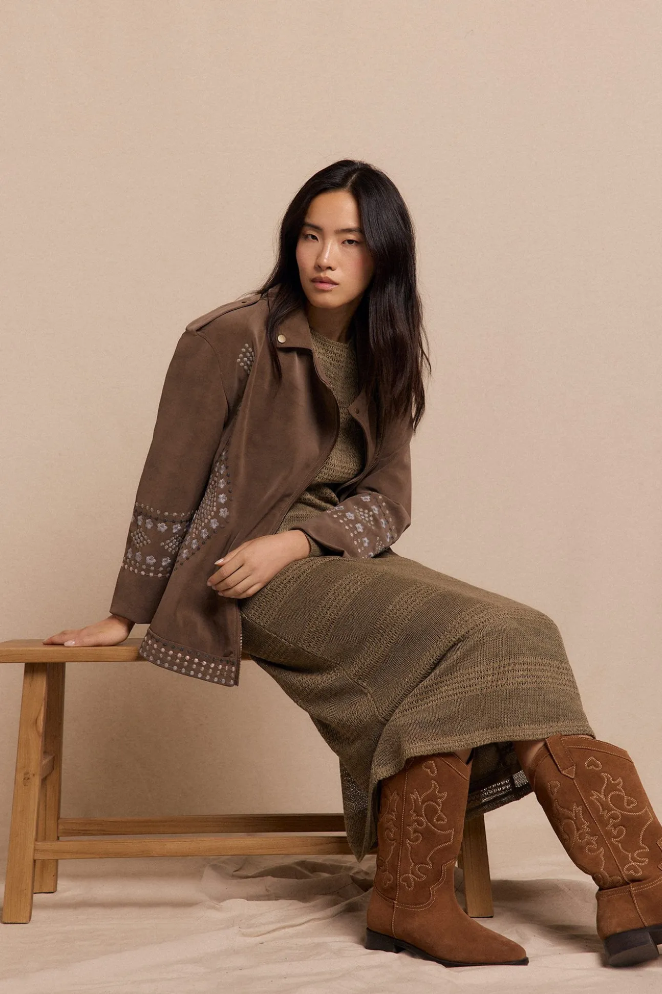 Cazadora biker efecto piel bordada