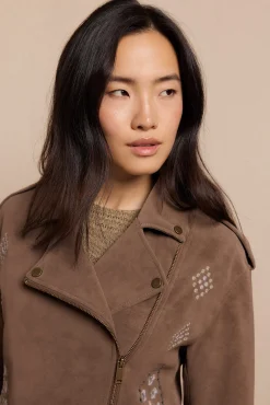 Cazadora biker efecto piel bordada