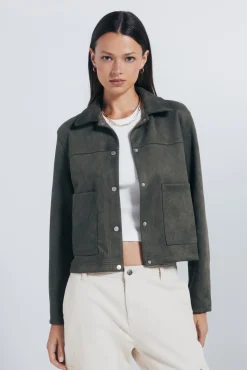 Cazadora bolsillos antelina