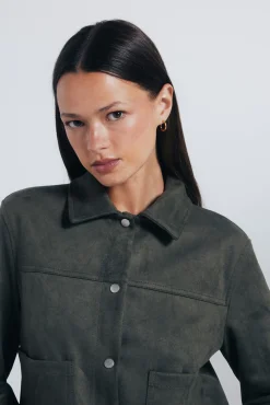 Cazadora bolsillos antelina