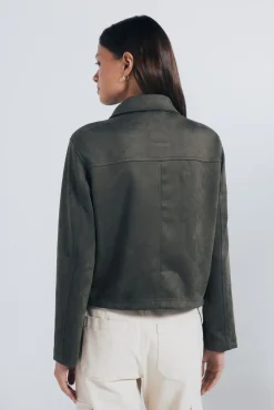 Cazadora bolsillos antelina