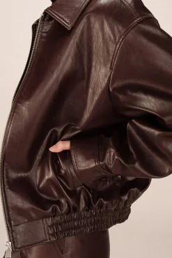 Cazadora bomber en cuero