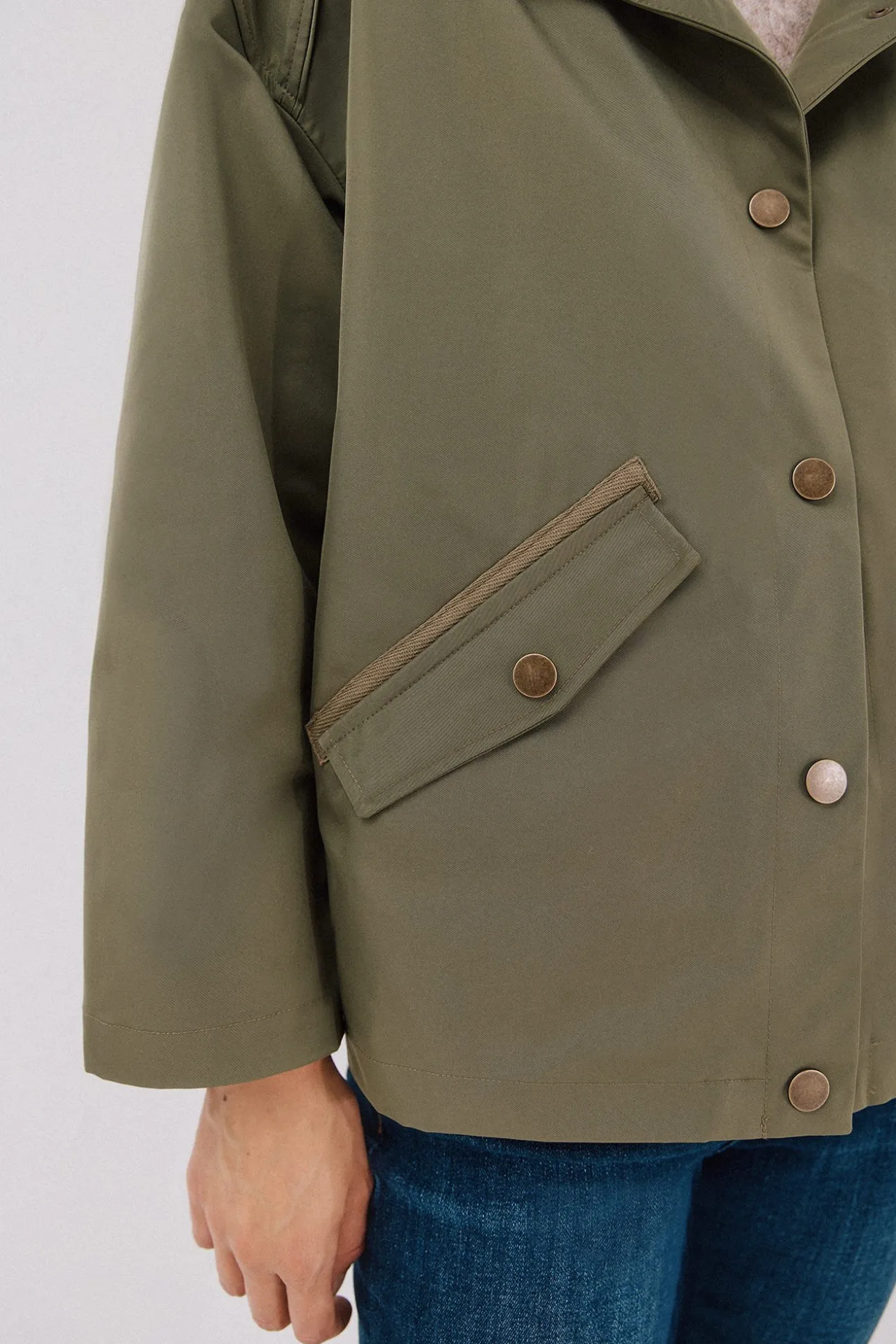 Cazadora corta botones automáticos