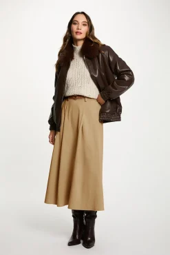 Cazadora corta con cuello de pelo