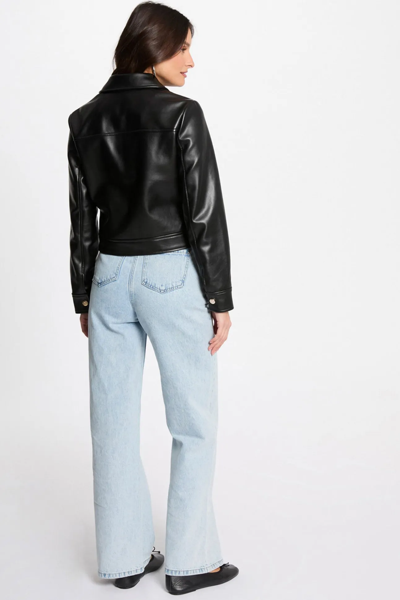 Cazadora corta cuero sintético