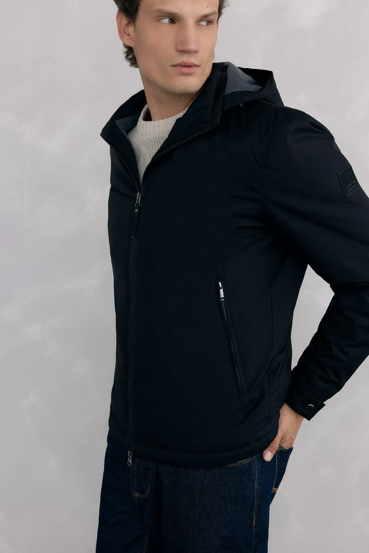 Cazadora cremallera con capucha