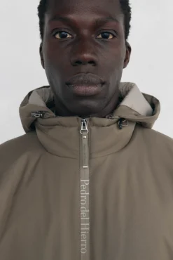 Cazadora cremallera con capucha