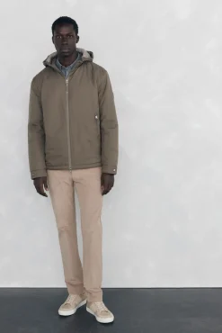 Cazadora cremallera con capucha