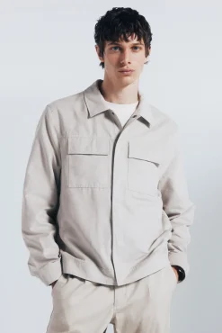 Cazadora efecto ante