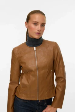 Cazadora efecto piel