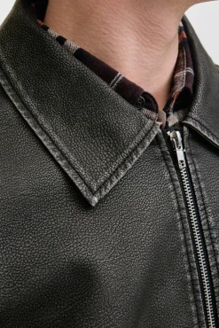 Cazadora estilo biker