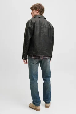 Cazadora estilo biker