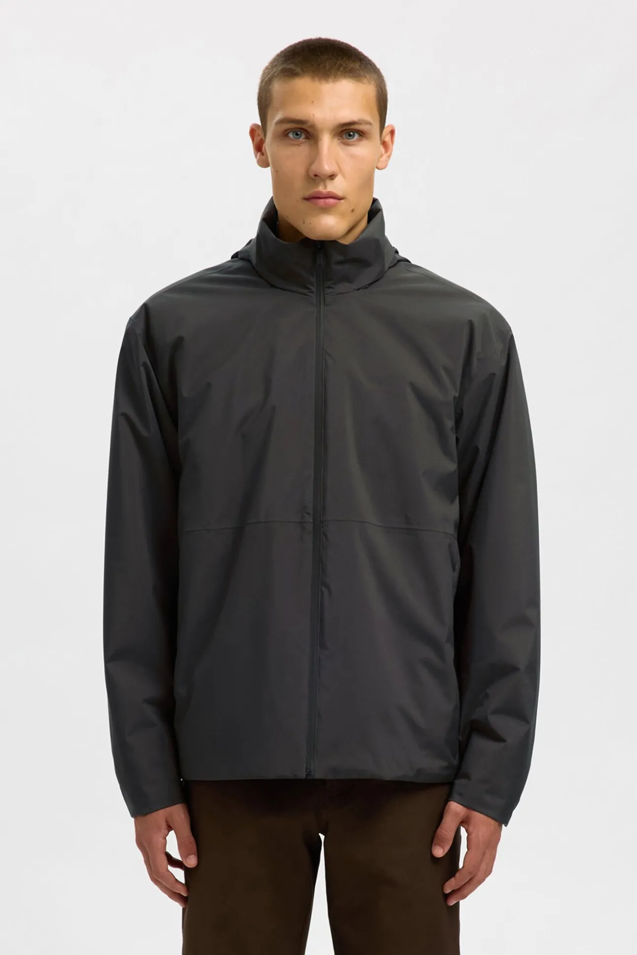 Cazadora técnica resistente al agua