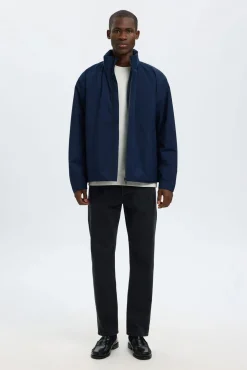 Cazadora técnica resistente al agua