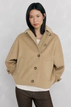 Cazadora tipo capa capucha