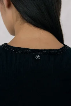 Chaleco de punto bordado flecos