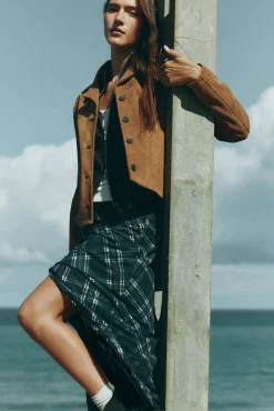 Chaqueta antelina corta botones