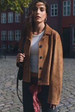 Chaqueta antelina corta botones