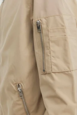 Chaqueta bomber ligera