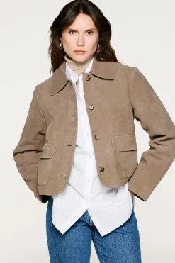 Chaqueta con bolsillos frontales