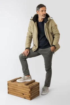 Chaqueta con capucha