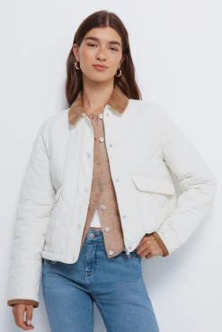 Chaqueta corta acolchada cuello pana