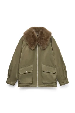 Chaqueta corta cuello de pelo