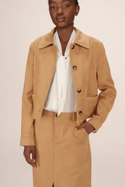 Chaqueta corta de ante sintético