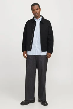 Chaqueta estilo cortavientos