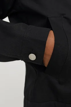 Chaqueta estilo cortavientos