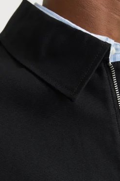 Chaqueta estilo cortavientos