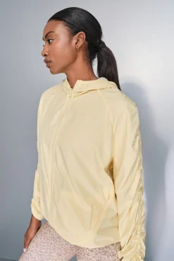 Chaqueta ligera reversible capucha amarillo
