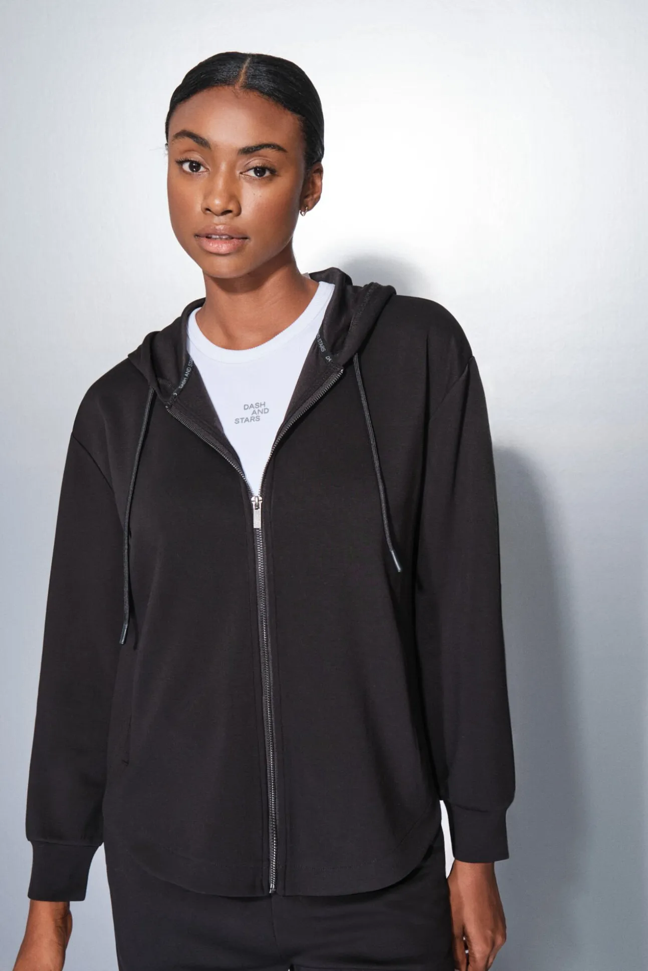 Chaqueta negra cremallera