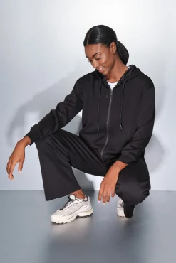 Chaqueta negra cremallera