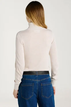 Cinturón de piel con pespuntes