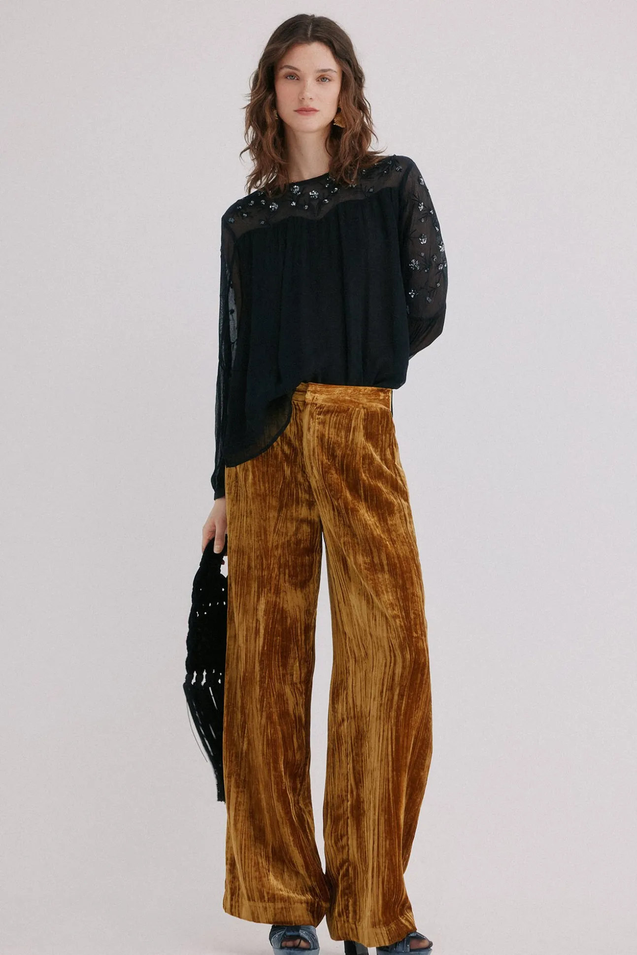 Claire. Blusa bordada