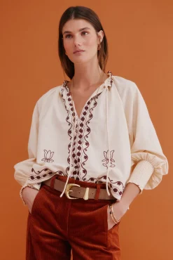 Claudia. Blusa bordada