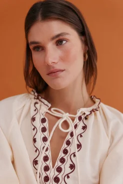 Claudia. Blusa bordada