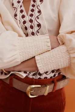 Claudia. Blusa bordada