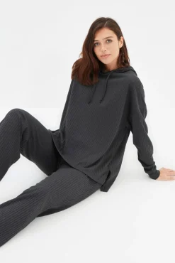 Conjunto pijama canalé con capucha gris