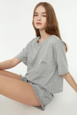 Conjunto pijama corto volantes gris