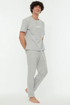 Conjunto pijama largo gris rayas
