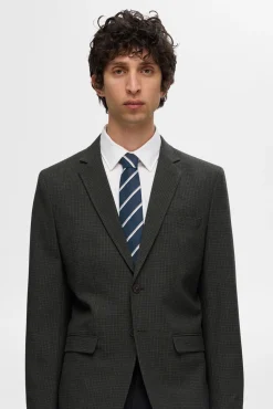 Corbata de rayas confeccionada con materiales reciclados