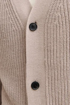 Cárdigan básico cuello pico