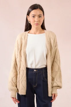 Cárdigan de manga larga en punto calado detalle corazones