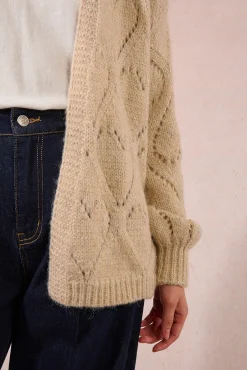 Cárdigan de manga larga en punto calado detalle corazones